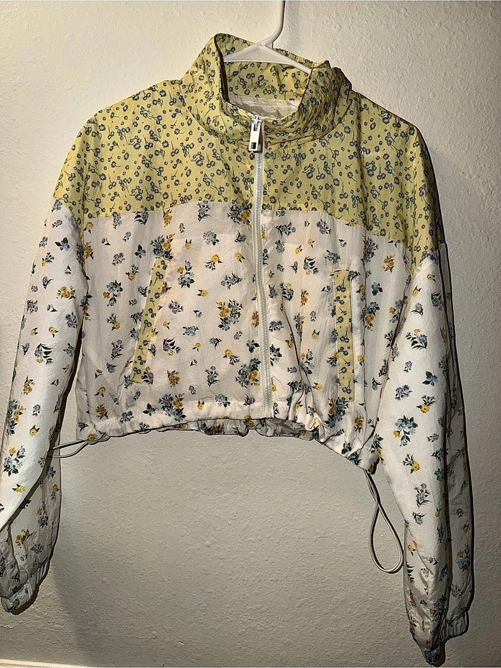 Aeropostale Floral Print Cropped Windbreaker Jacket Floral Cropped Windbreaker